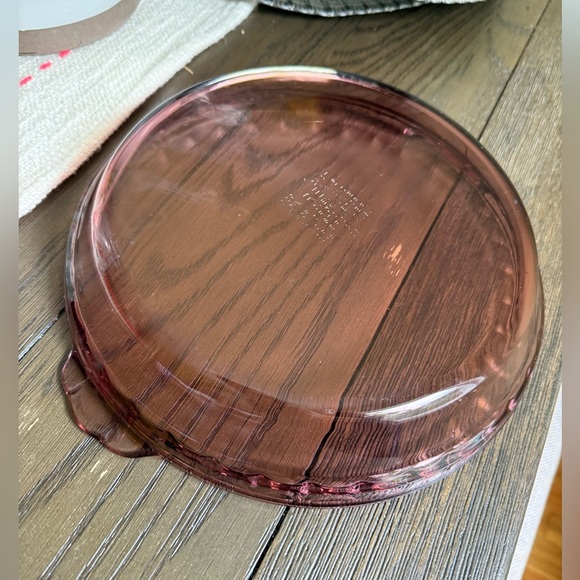 Vintage PYREX Amethyst Glass Fluted Pie Pan #229 9.5in Diameter Deep Dish Plate - Picture 4 of 5